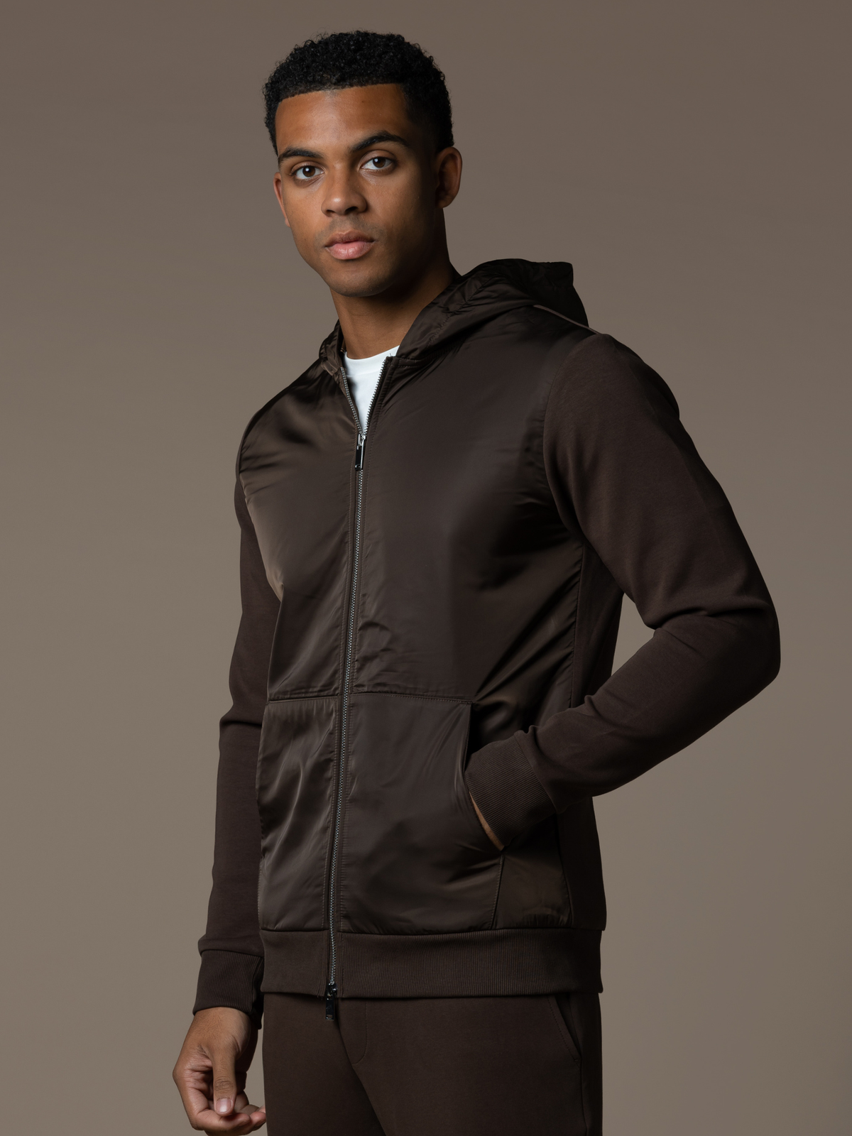 Hybrid Flow Windbreaker - Brown